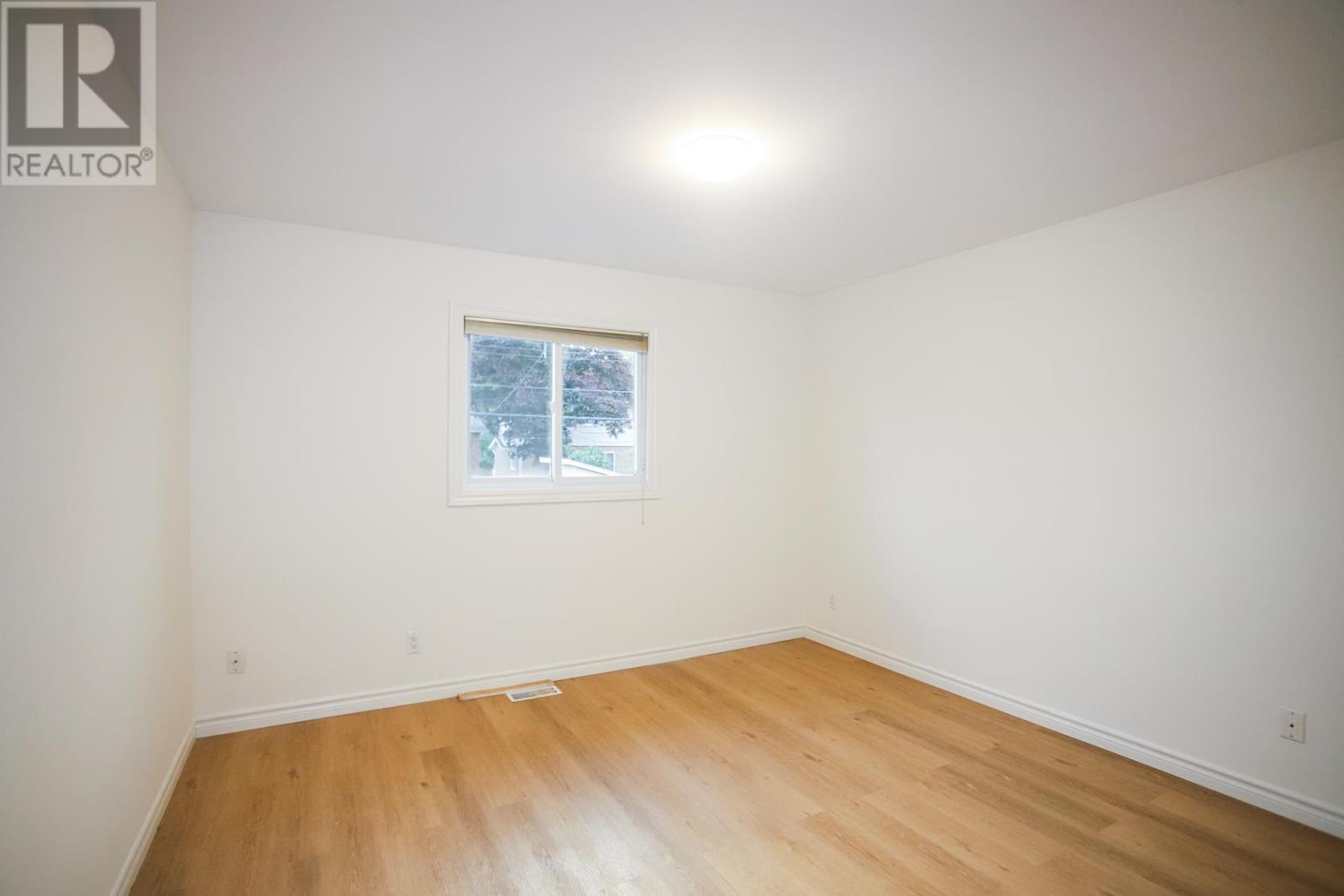 882 Pine ST - Image 20