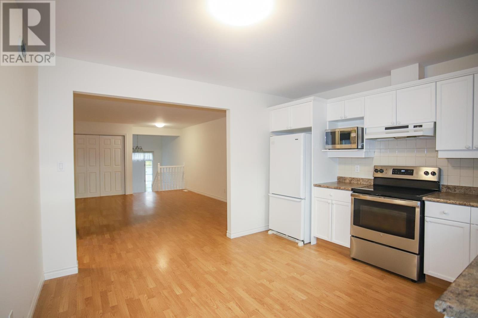 882 Pine ST - Image 6