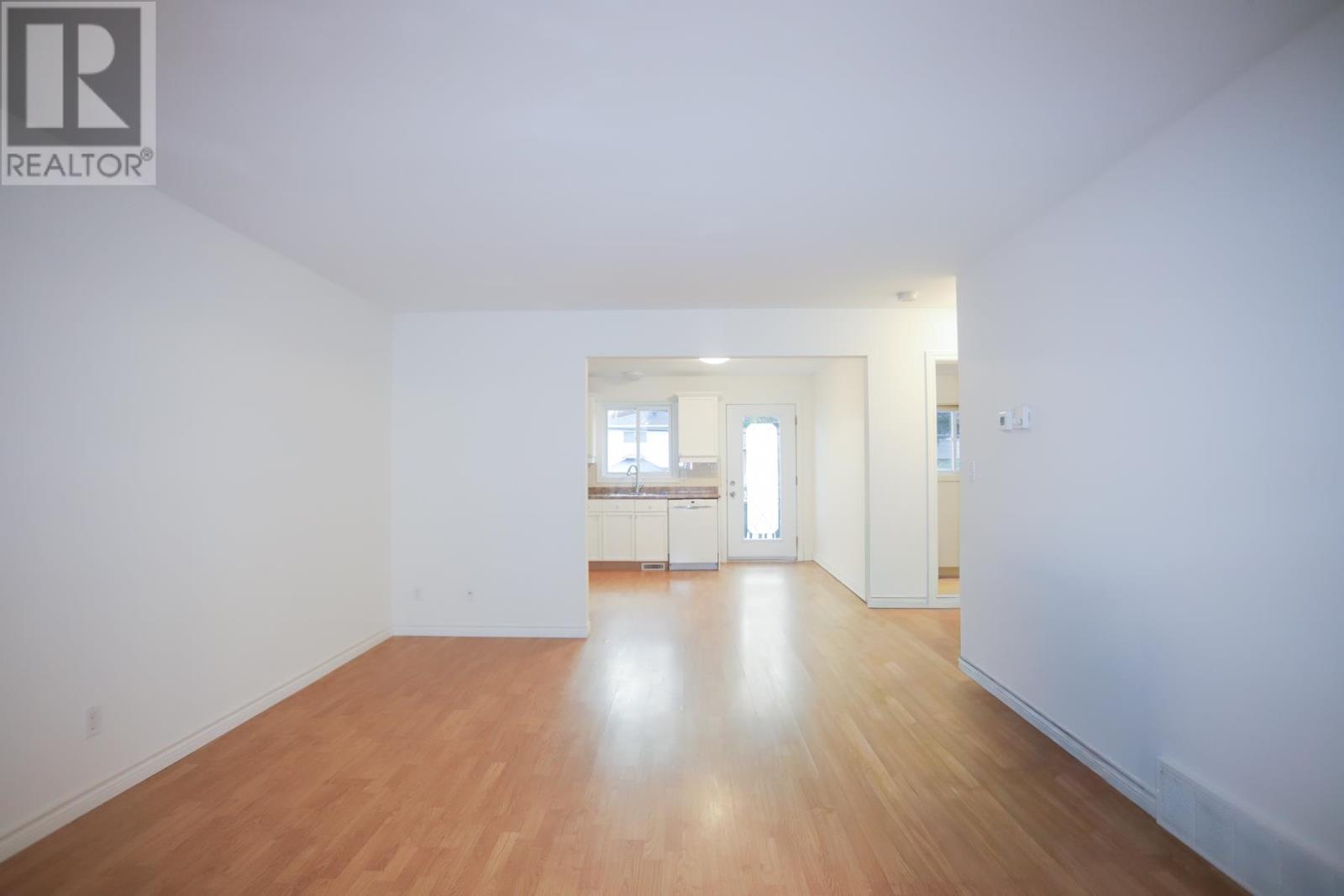 882 Pine ST - 9