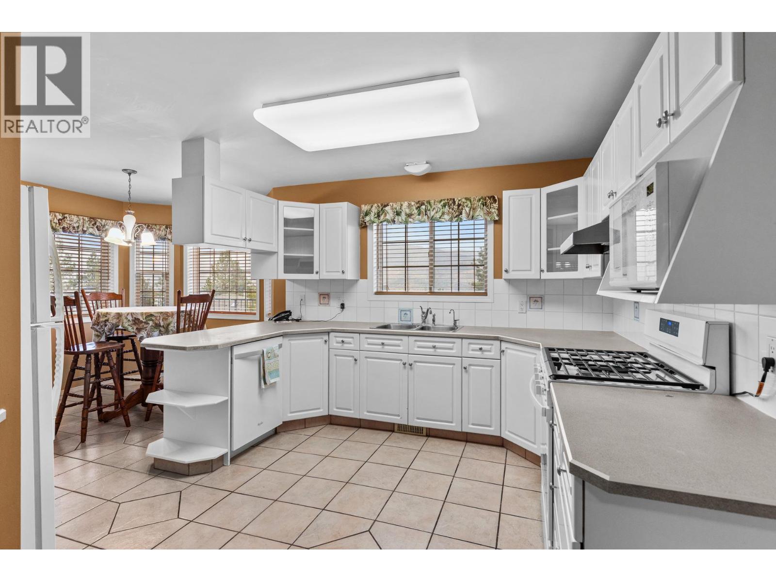 3608 Lever Court, Peachland