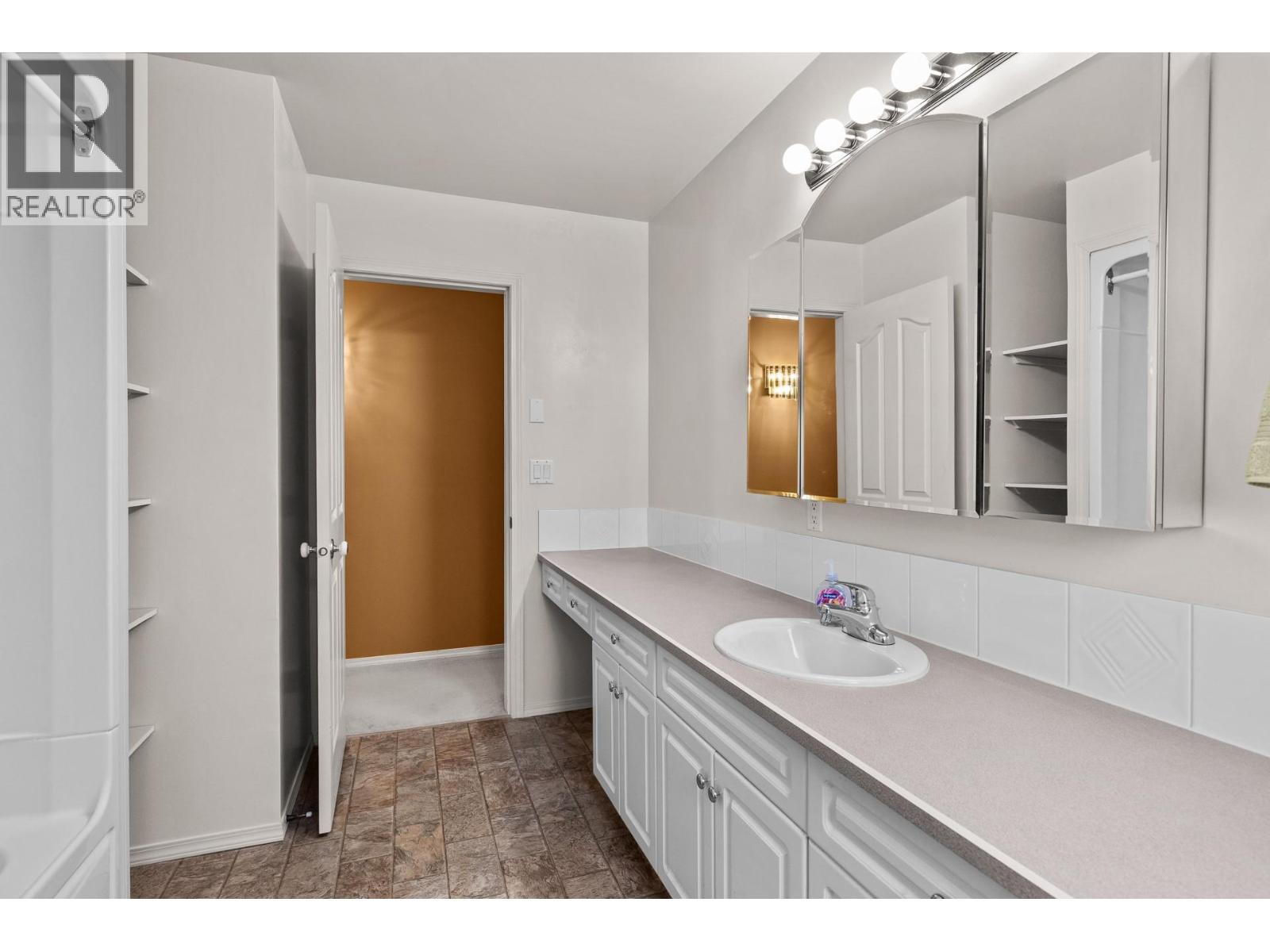 3608 Lever Court, Peachland