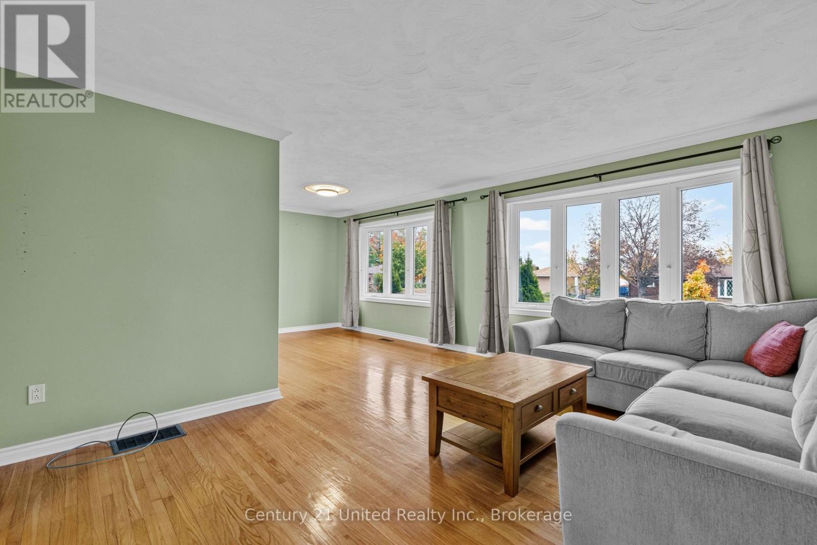 1203 ROYAL Drive, Peterborough, ON photo 11