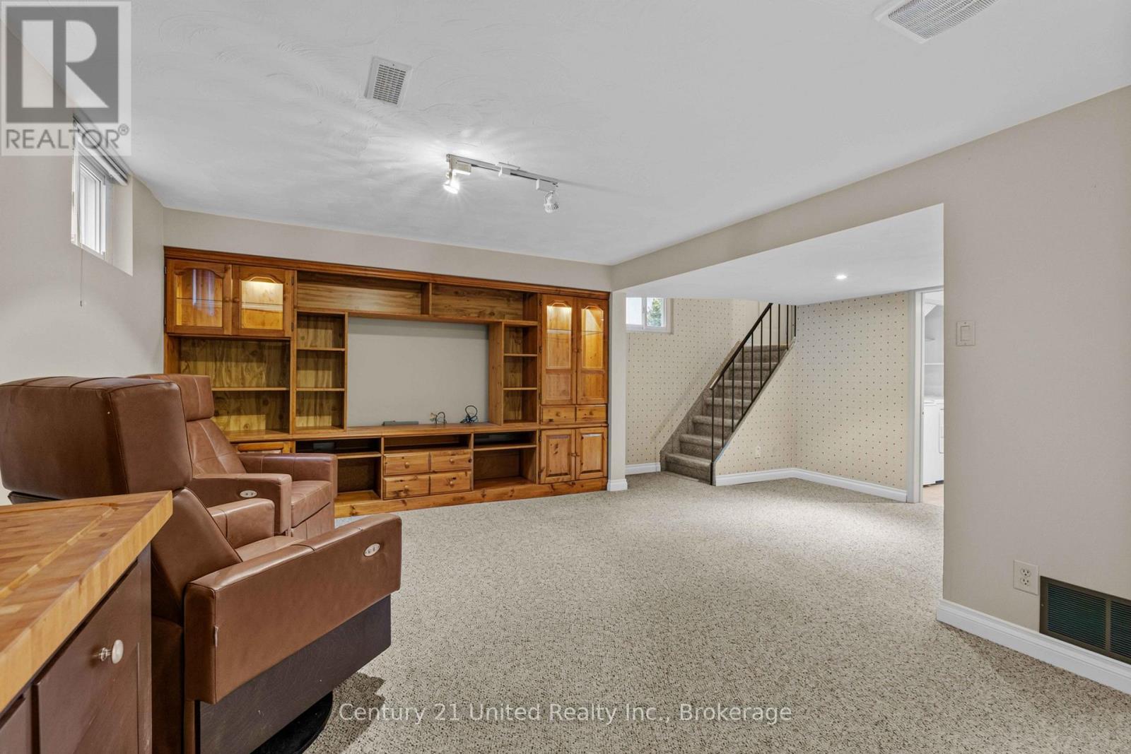 1203 ROYAL DRIVE - 32