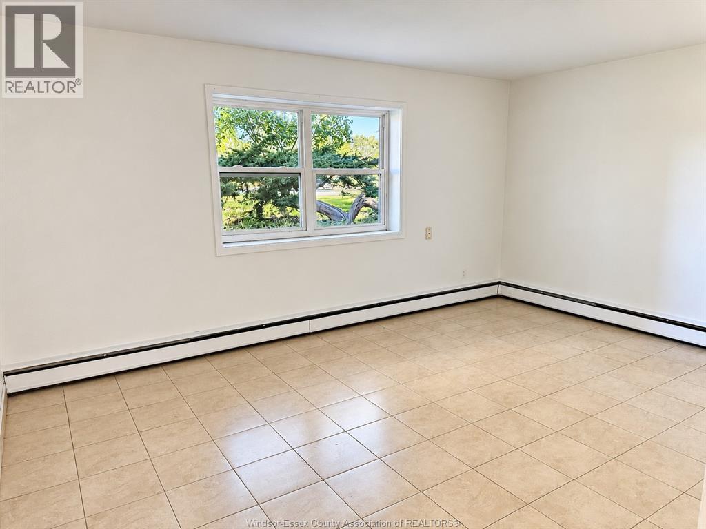2035 University Avenue West — photo 4