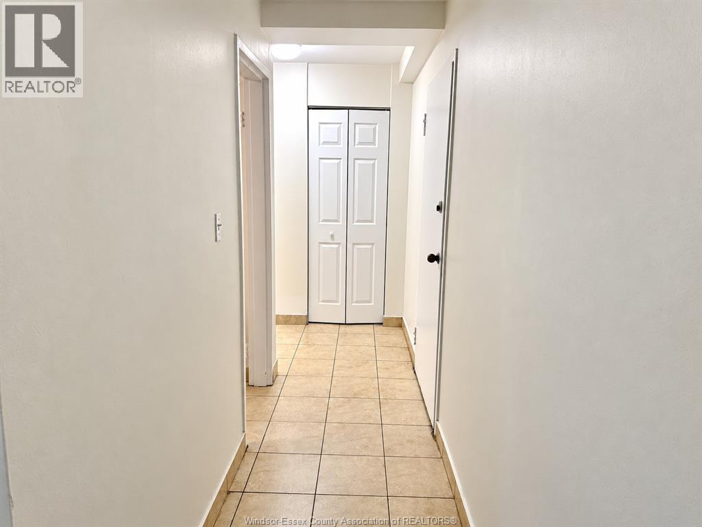 2035 University Avenue West — photo 7