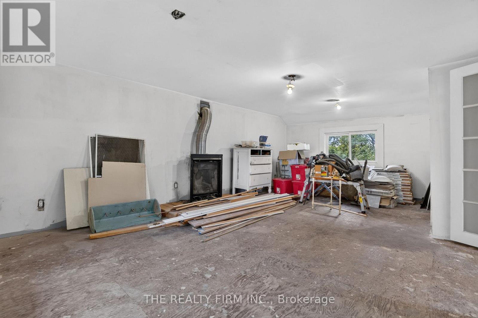 695 CAMERON ROAD - 35