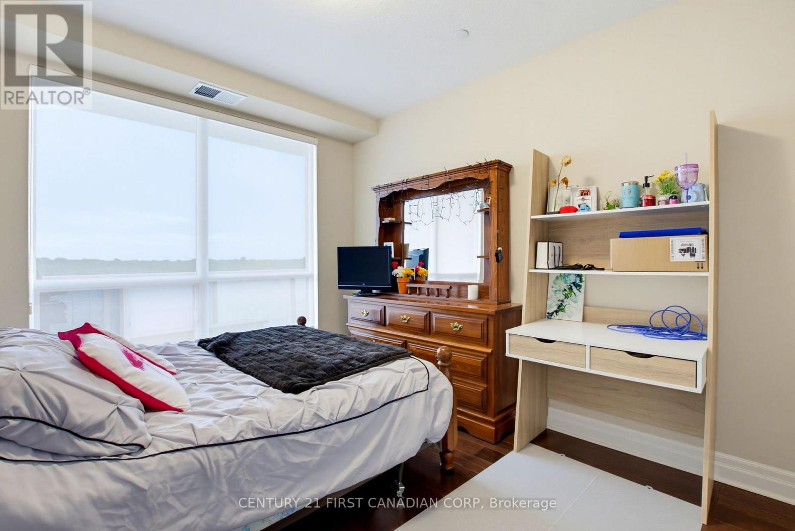 #507 260 VILLAGEWALK BOULEVARD - Image 12