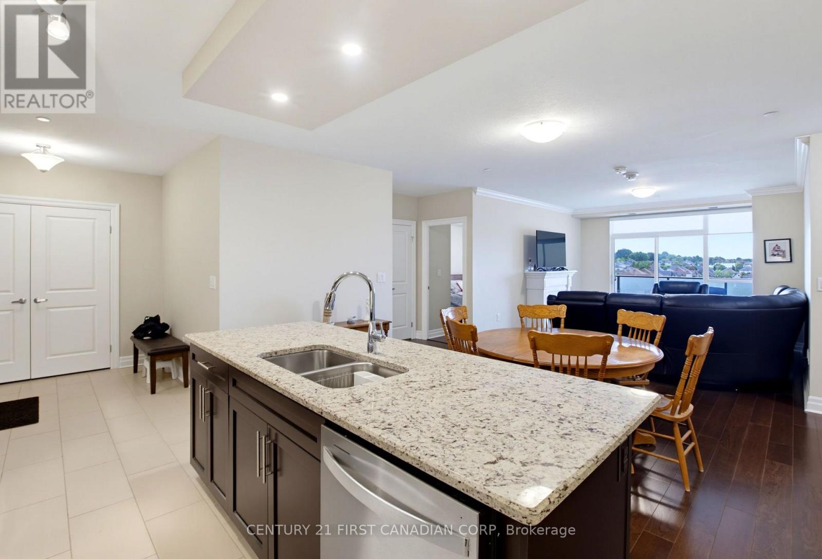 #507 260 VILLAGEWALK BOULEVARD - 24