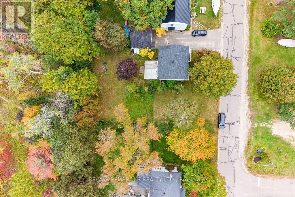 10 LAURIER AVENUE - 13