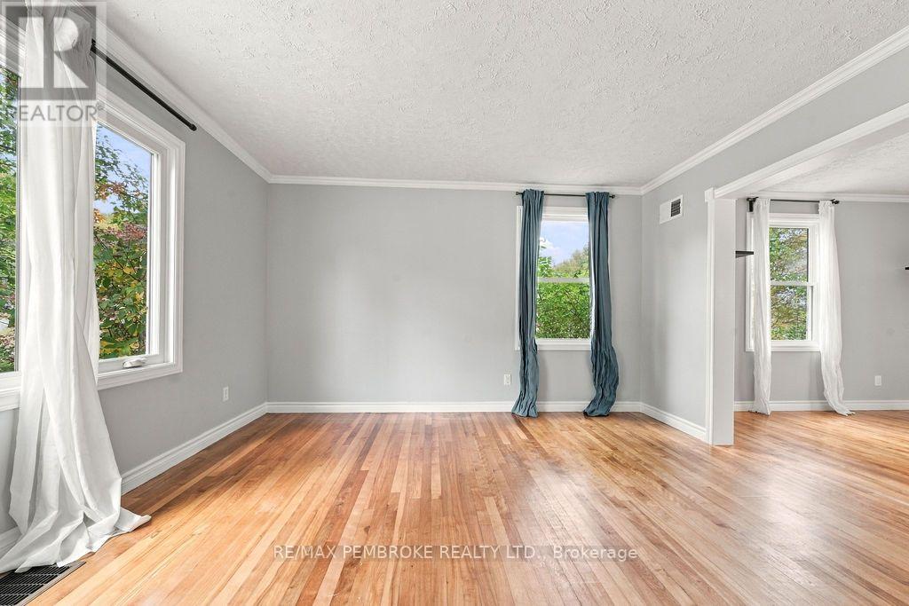 10 LAURIER AVENUE - 21