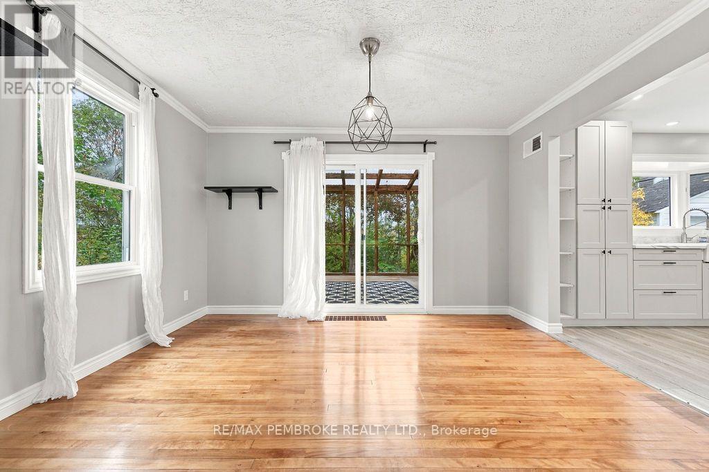10 LAURIER AVENUE - Image 22