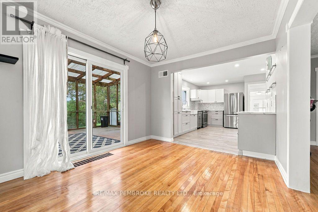 10 LAURIER AVENUE - Image 24