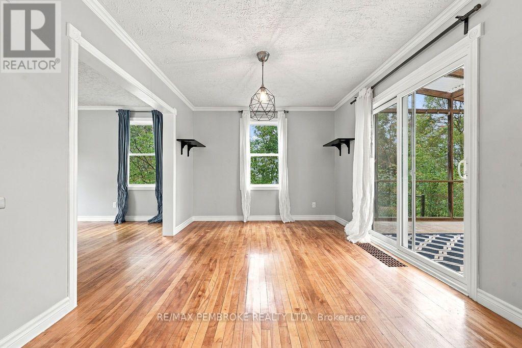 10 LAURIER AVENUE - 25