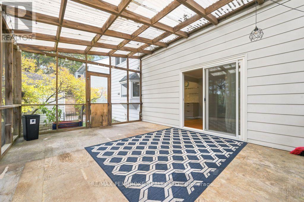 10 LAURIER AVENUE - 27