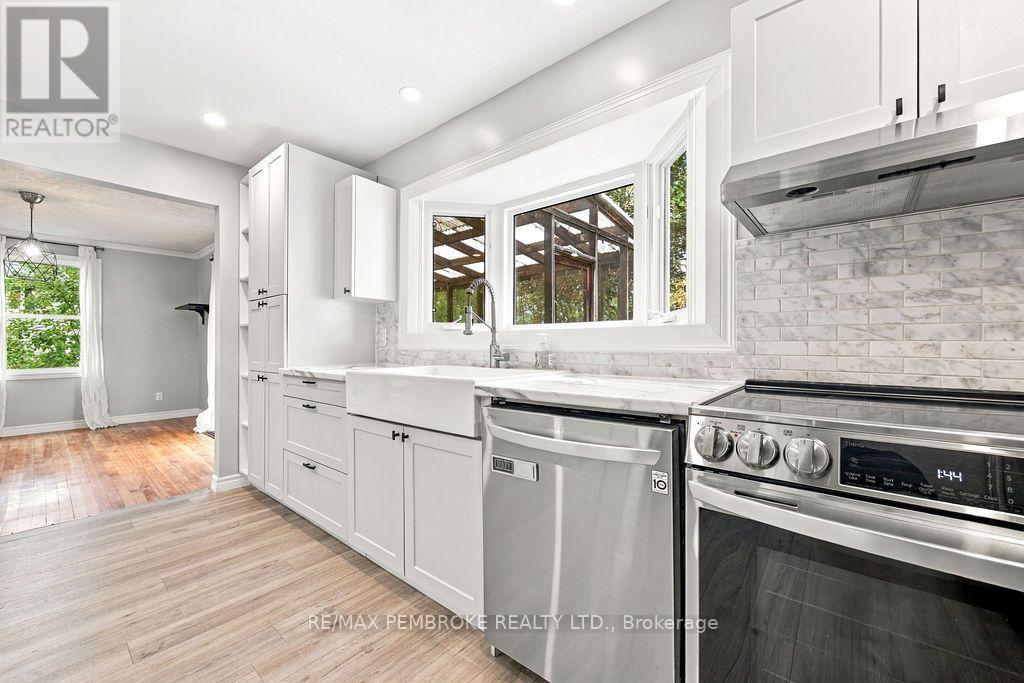 10 LAURIER AVENUE - 31