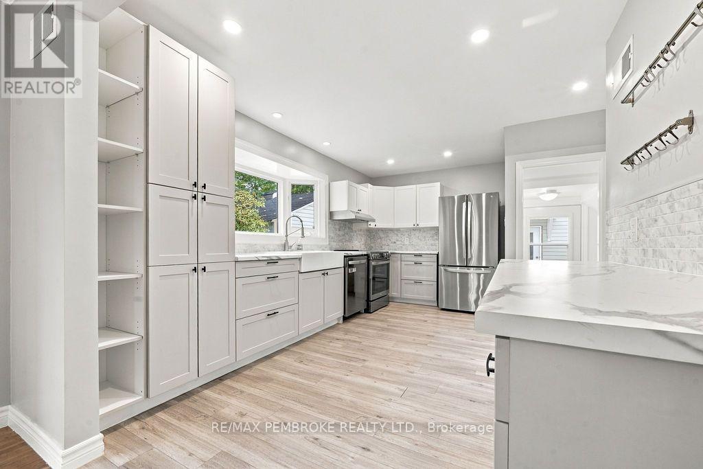 10 LAURIER AVENUE - 33