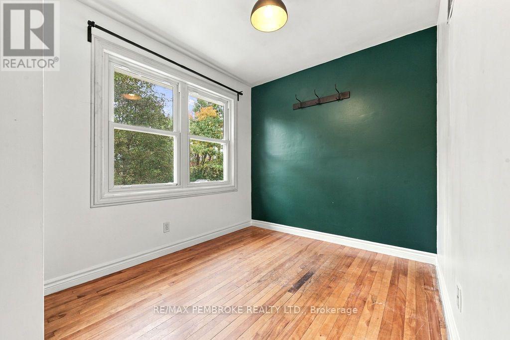 10 LAURIER AVENUE - 34