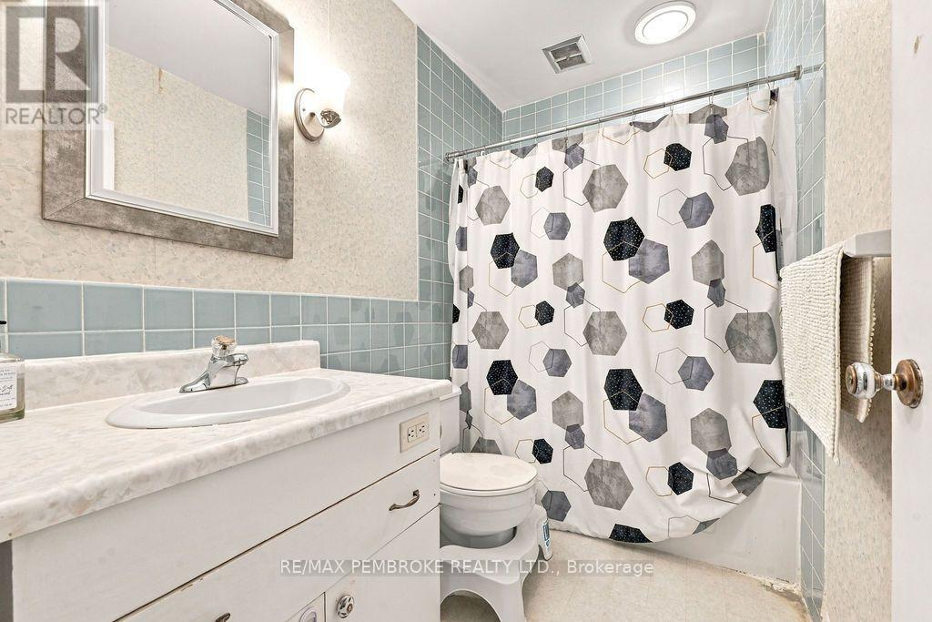 10 LAURIER AVENUE - 35
