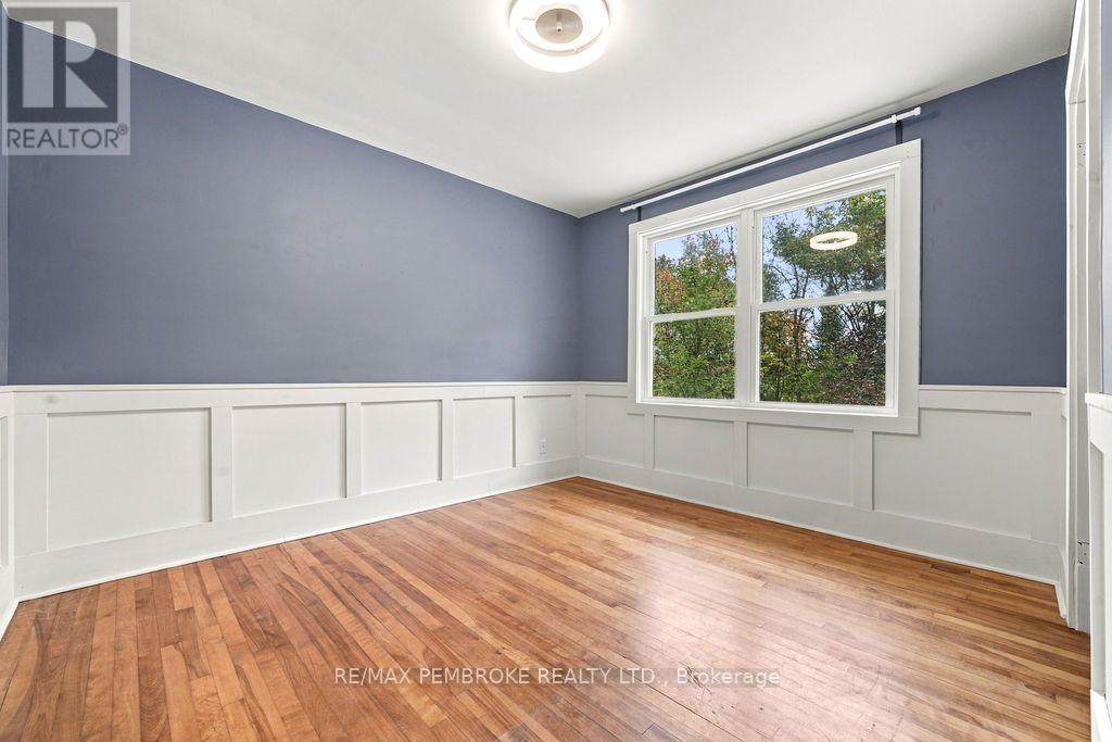 10 LAURIER AVENUE - 37