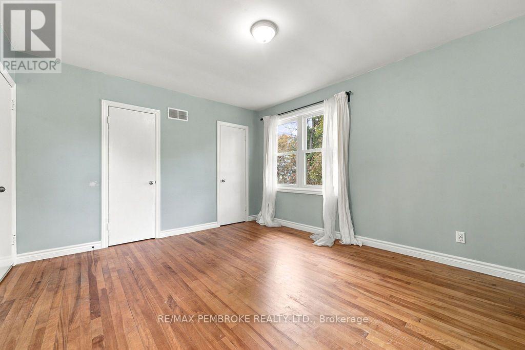 10 LAURIER AVENUE - 39