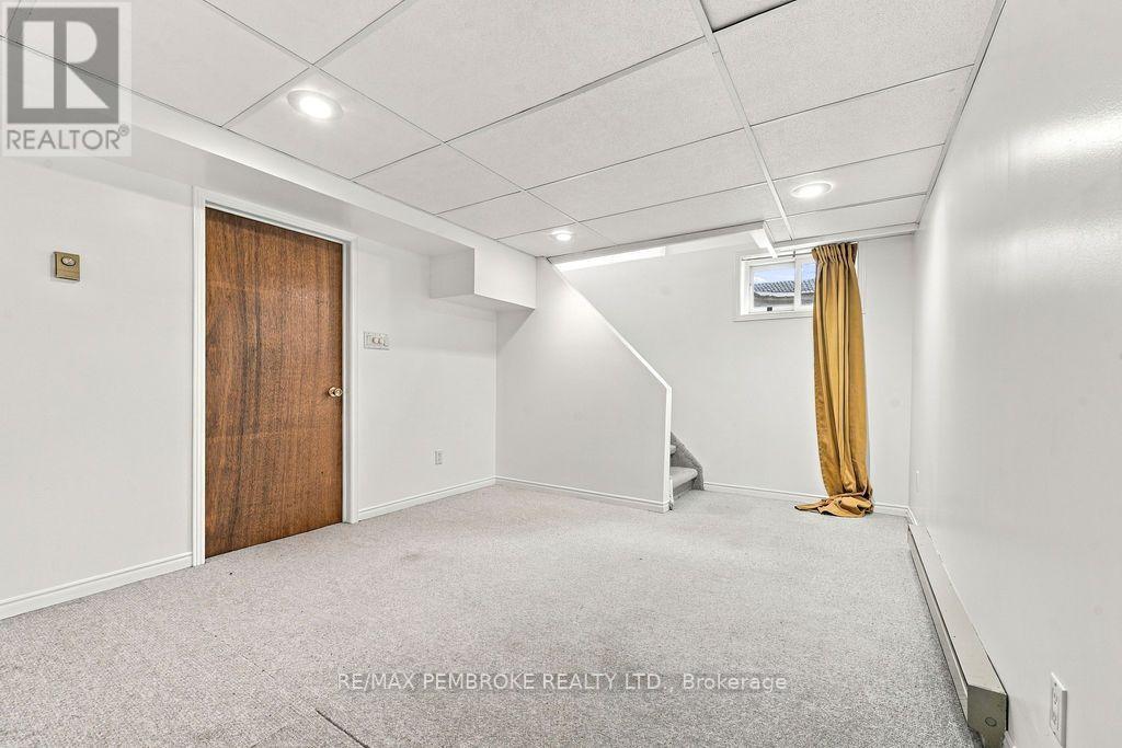 10 LAURIER AVENUE - 42