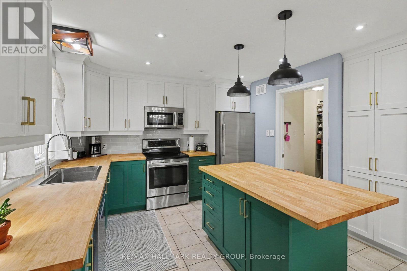 25 TABITHA CRES CRESCENT - 13