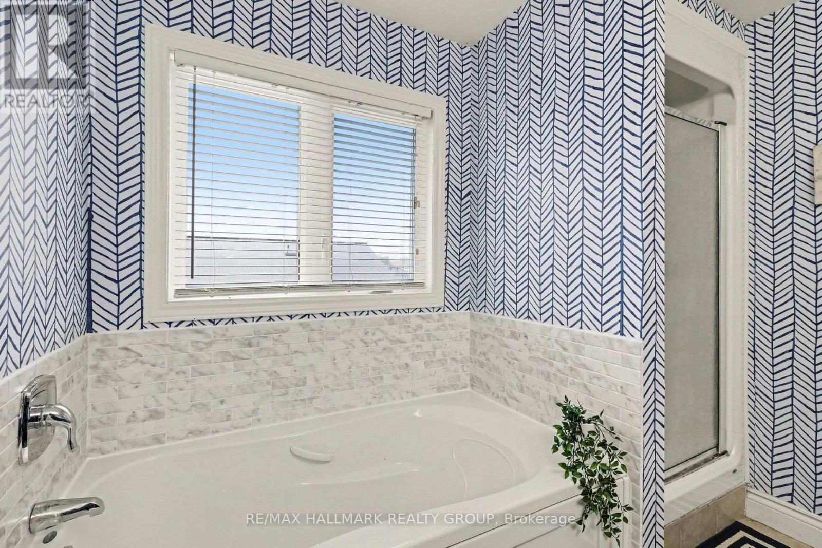 25 TABITHA CRES CRESCENT - 20