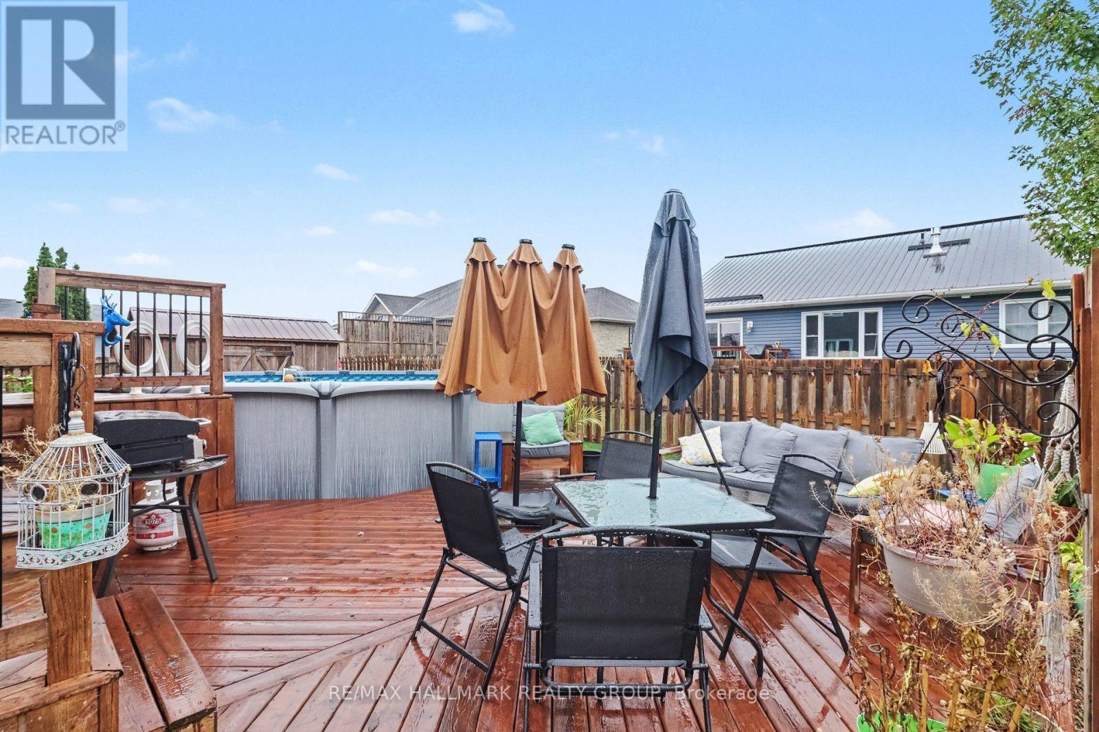 25 TABITHA CRES CRESCENT - 32