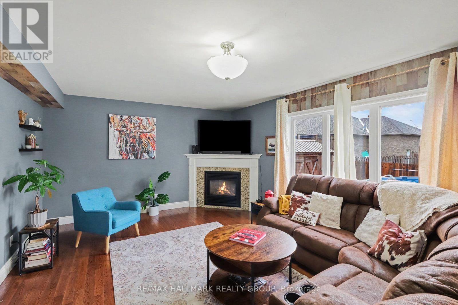 25 TABITHA CRES CRESCENT - 6