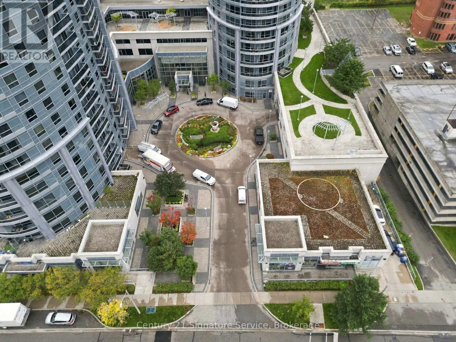 #1822 135 VILLAGE GREEN SQUARE - 2