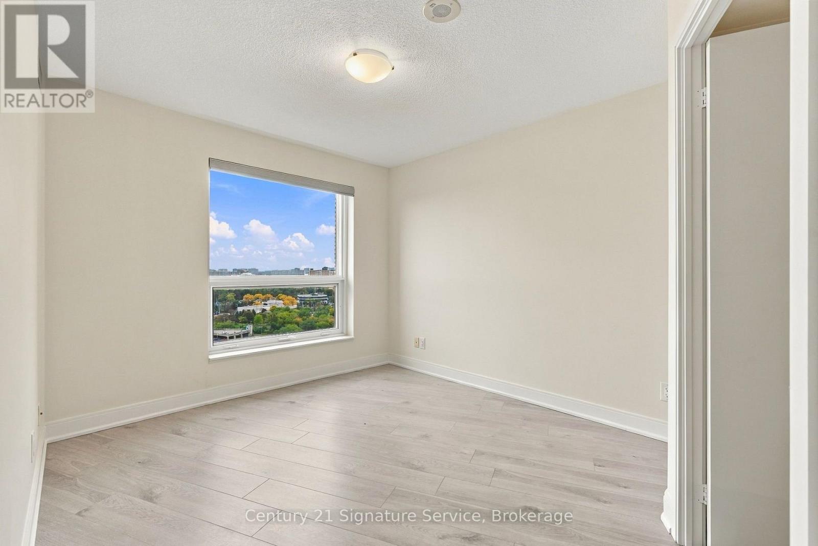 #1822 135 VILLAGE GREEN SQUARE - 26