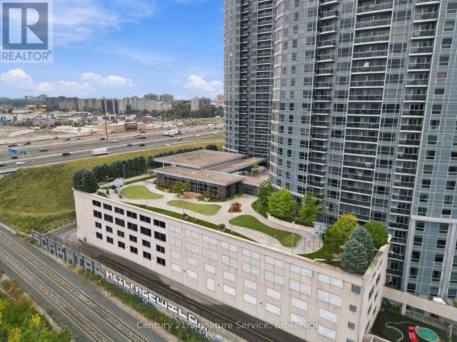 #1822 135 VILLAGE GREEN SQUARE - 38