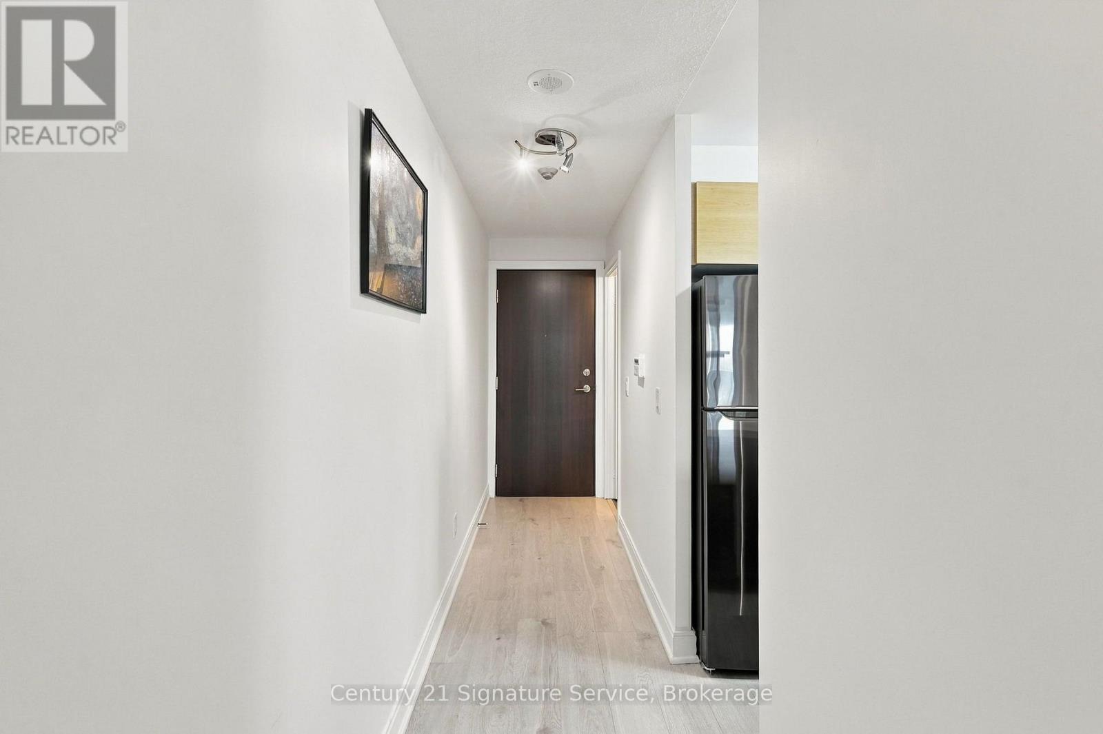 #1822 135 VILLAGE GREEN SQUARE - 5
