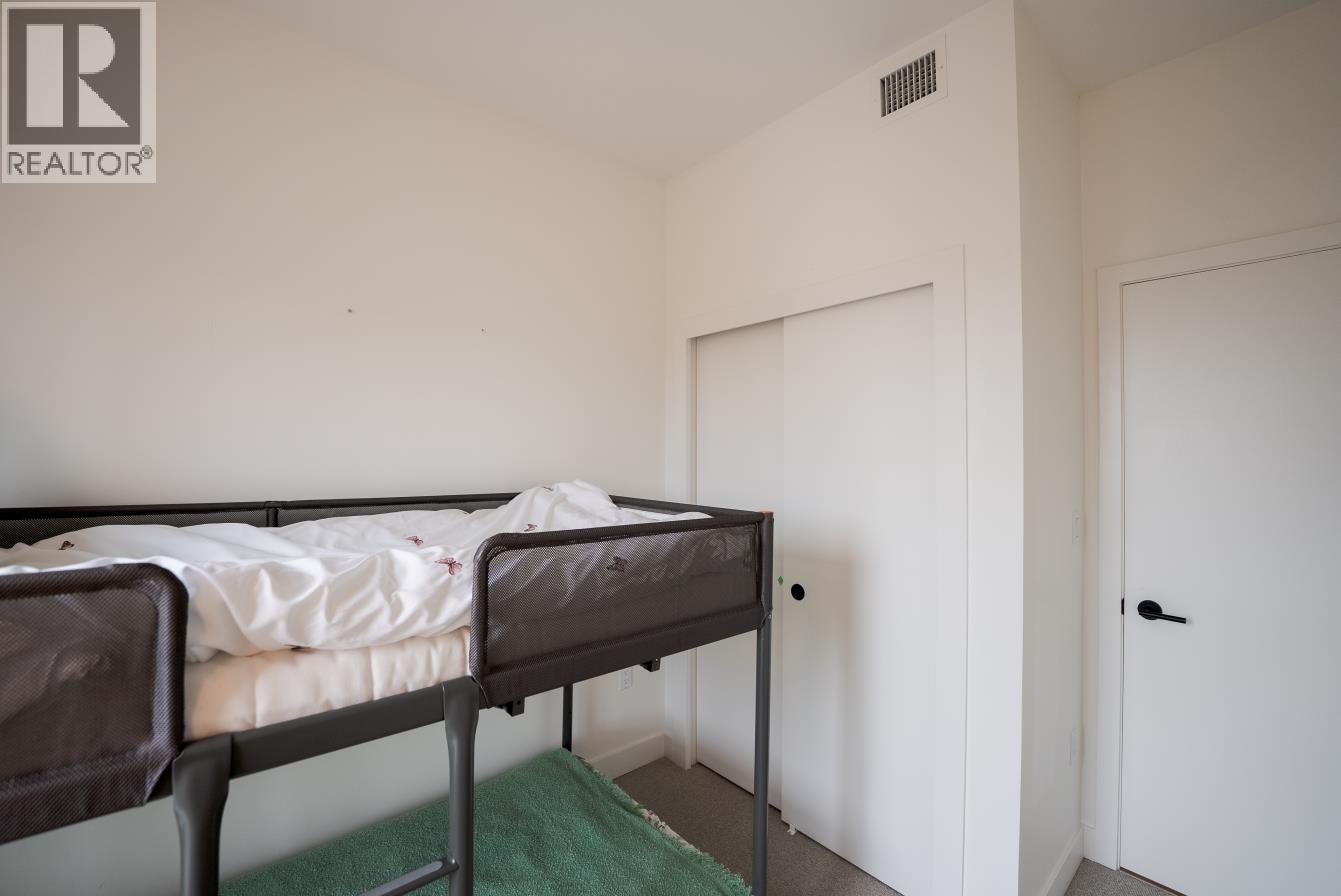 360 422 E 3RD STREET, North Vancouver - Image 1