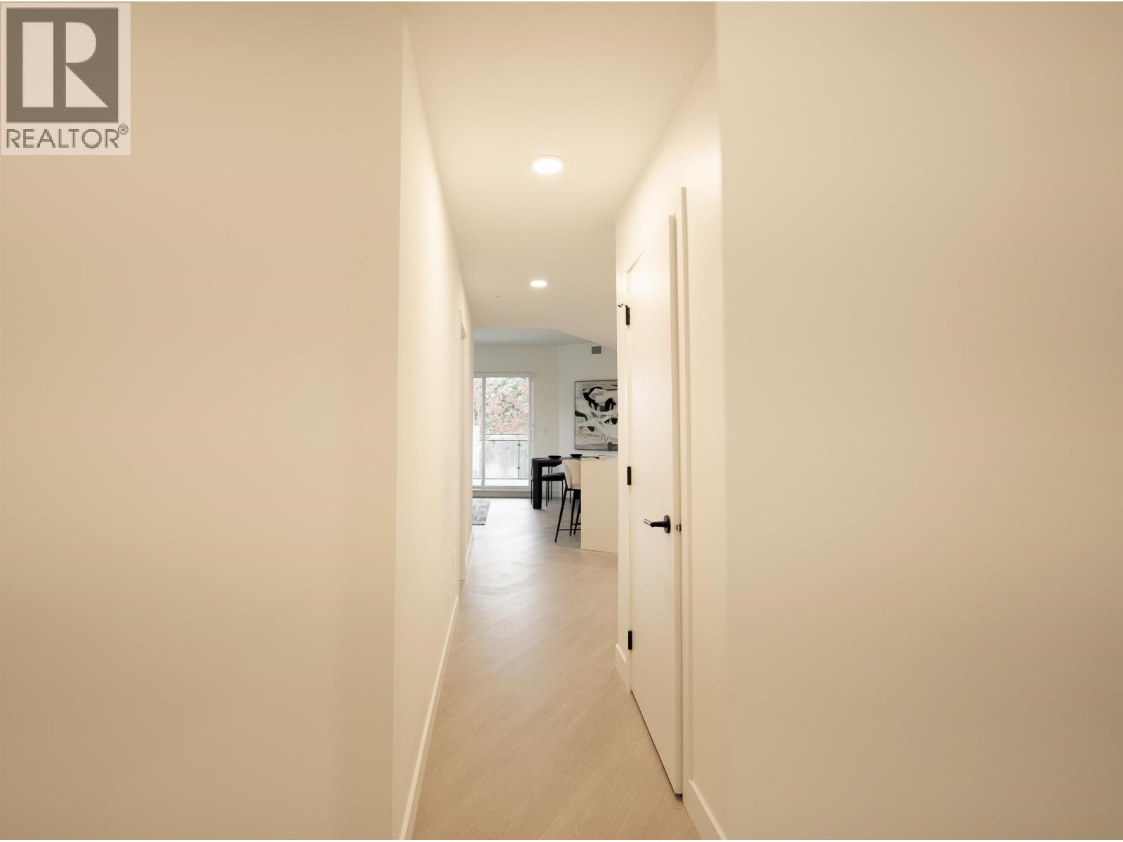 360 422 E 3RD STREET, North Vancouver - Image 1