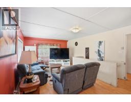 5689 Porpoise Bay Road, Sechelt, BC V0N1V0 Photo 10