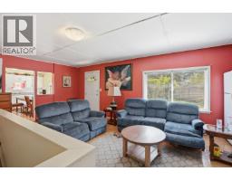 5689 Porpoise Bay Road, Sechelt, BC V0N1V0 Photo 12
