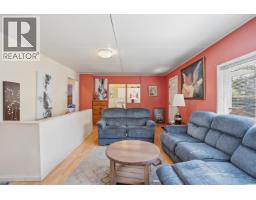 5689 Porpoise Bay Road, Sechelt, BC V0N1V0 Photo 14