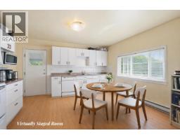 5689 Porpoise Bay Road, Sechelt, BC V0N1V0 Photo 15