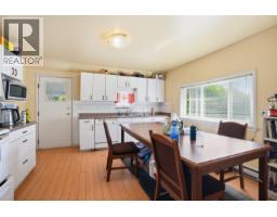 5689 Porpoise Bay Road, Sechelt, BC V0N1V0 Photo 16