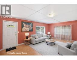 5689 Porpoise Bay Road, Sechelt, BC V0N1V0 Photo 8