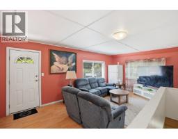 5689 Porpoise Bay Road, Sechelt, BC V0N1V0 Photo 9