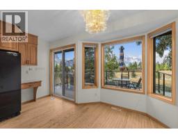 Kitchen - 522 Grotto Road, Canmore, AB T1W1J2 Photo 9