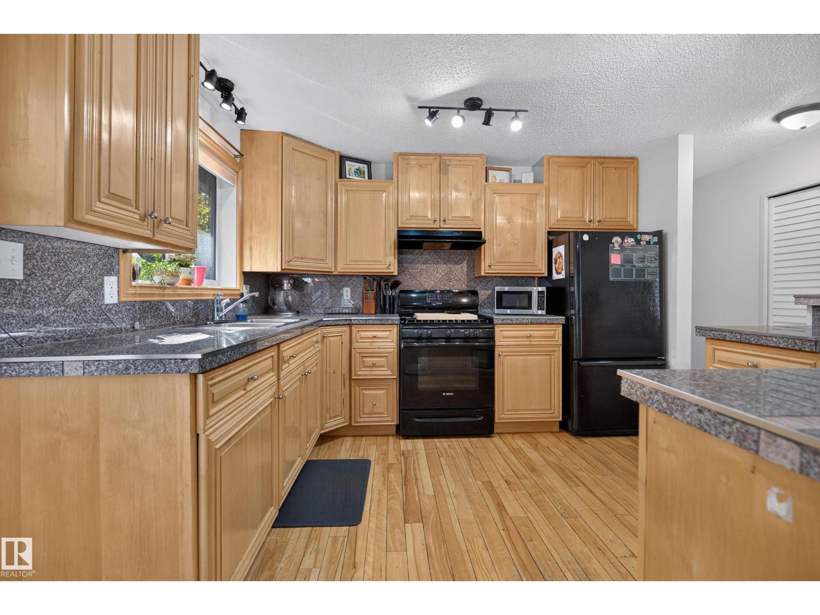 116 Lakeshore Drive - Image 15
