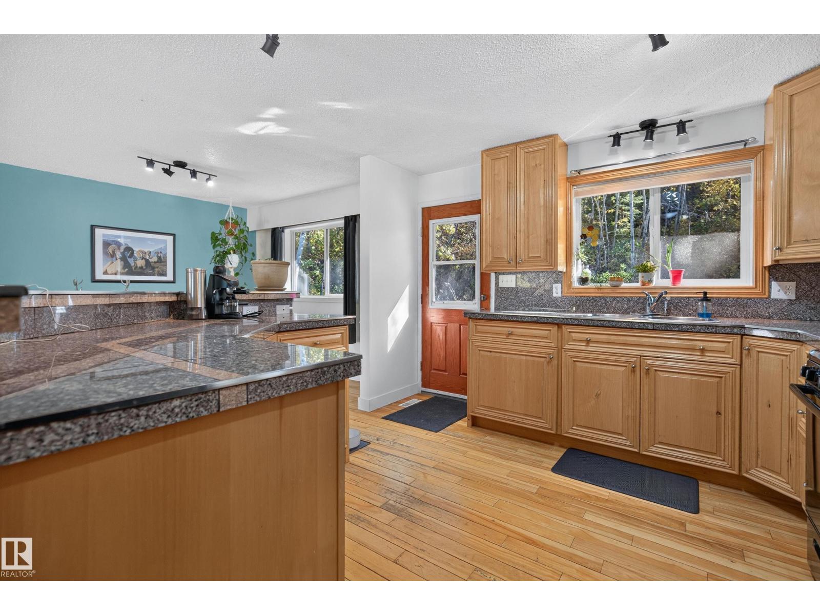 116 Lakeshore Drive - Image 17