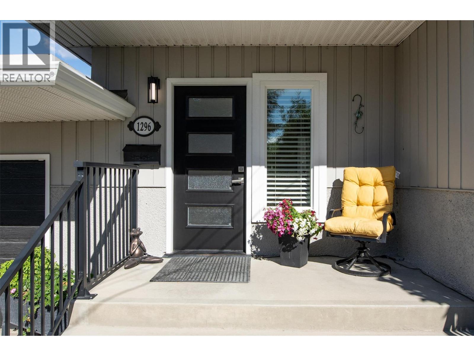 1296 Kelglen Crescent - 5