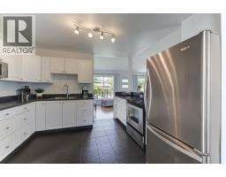 Kitchen - 1296 Kelglen Crescent, Kelowna, BC V1Y6K5 Photo 16