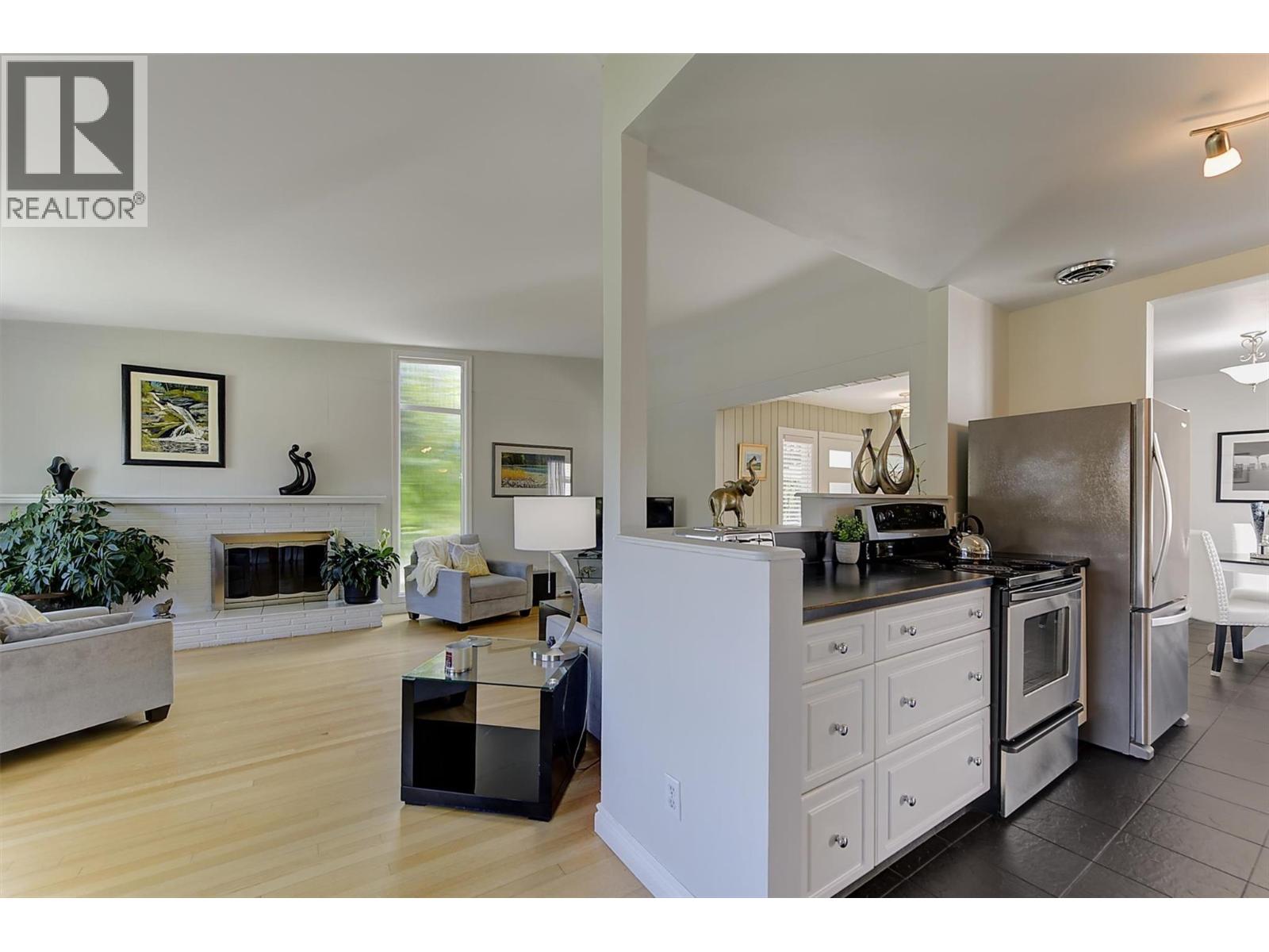 1296 Kelglen Crescent - 12