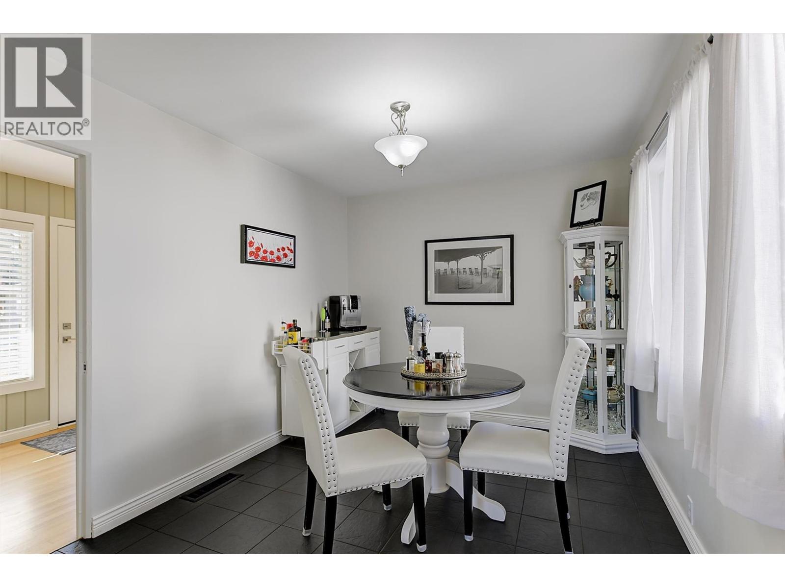 1296 Kelglen Crescent - 15