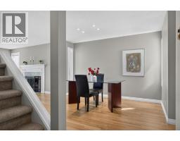 4pc Bathroom - 1924 29 Avenue Sw, Calgary, AB T2T1N1 Photo 7